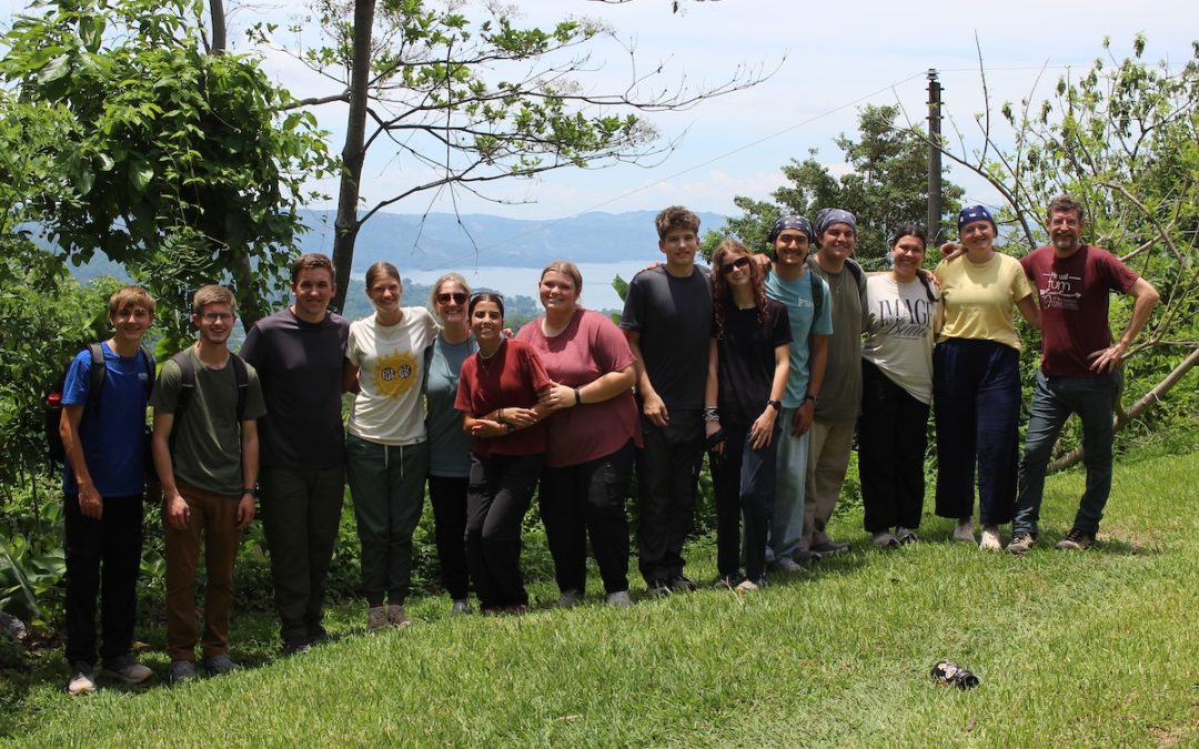 Sirviendo Juntos, Creciendo en Cristo